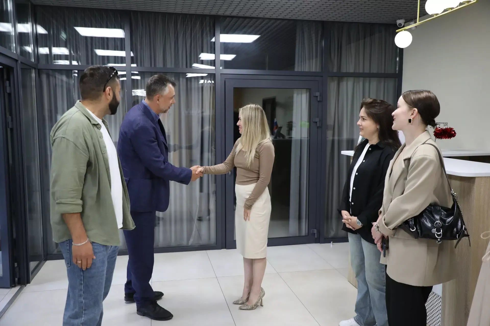 Глава Бугульминского района встретился с психологом из центра «Точка баланса» и обсудил системную помощь подросткам