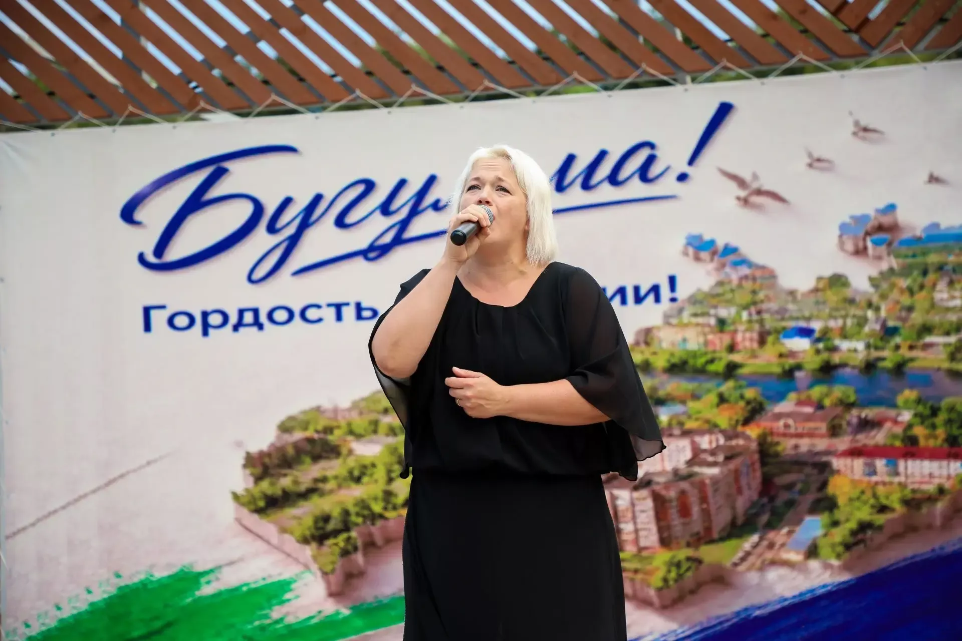 В Бугульме прошел вечер в поддержку бойцов СВО «Тепло наших сердец»