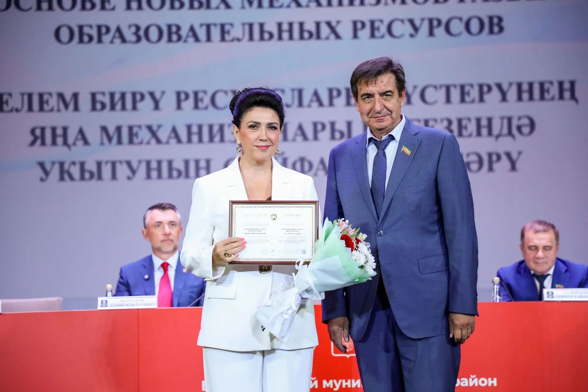 Юрий Камалтынов и Дамир Фаттахов вручили награды педагогам Бугульмы