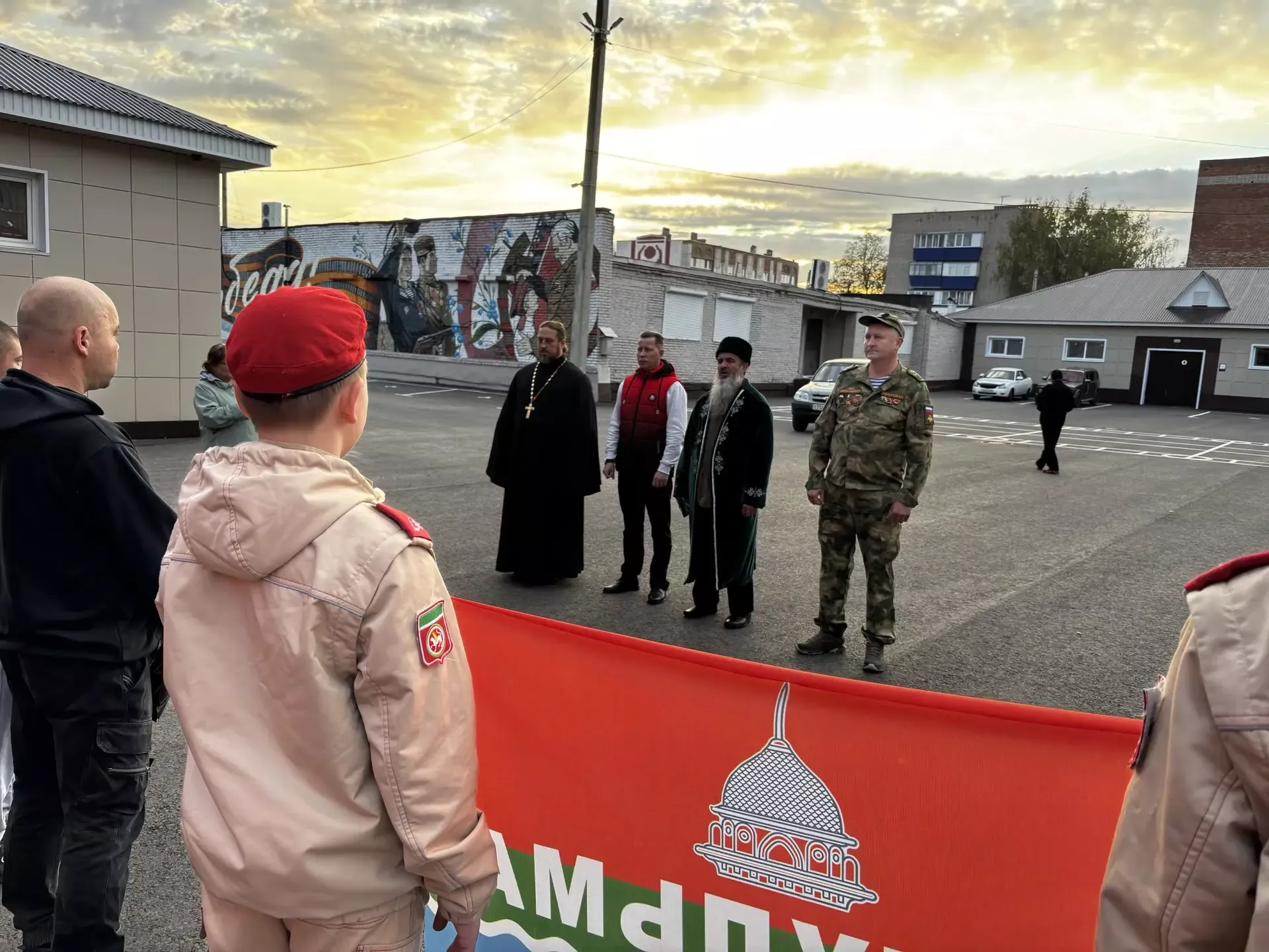 Из Бугульмы отправили очередную группу контрактников