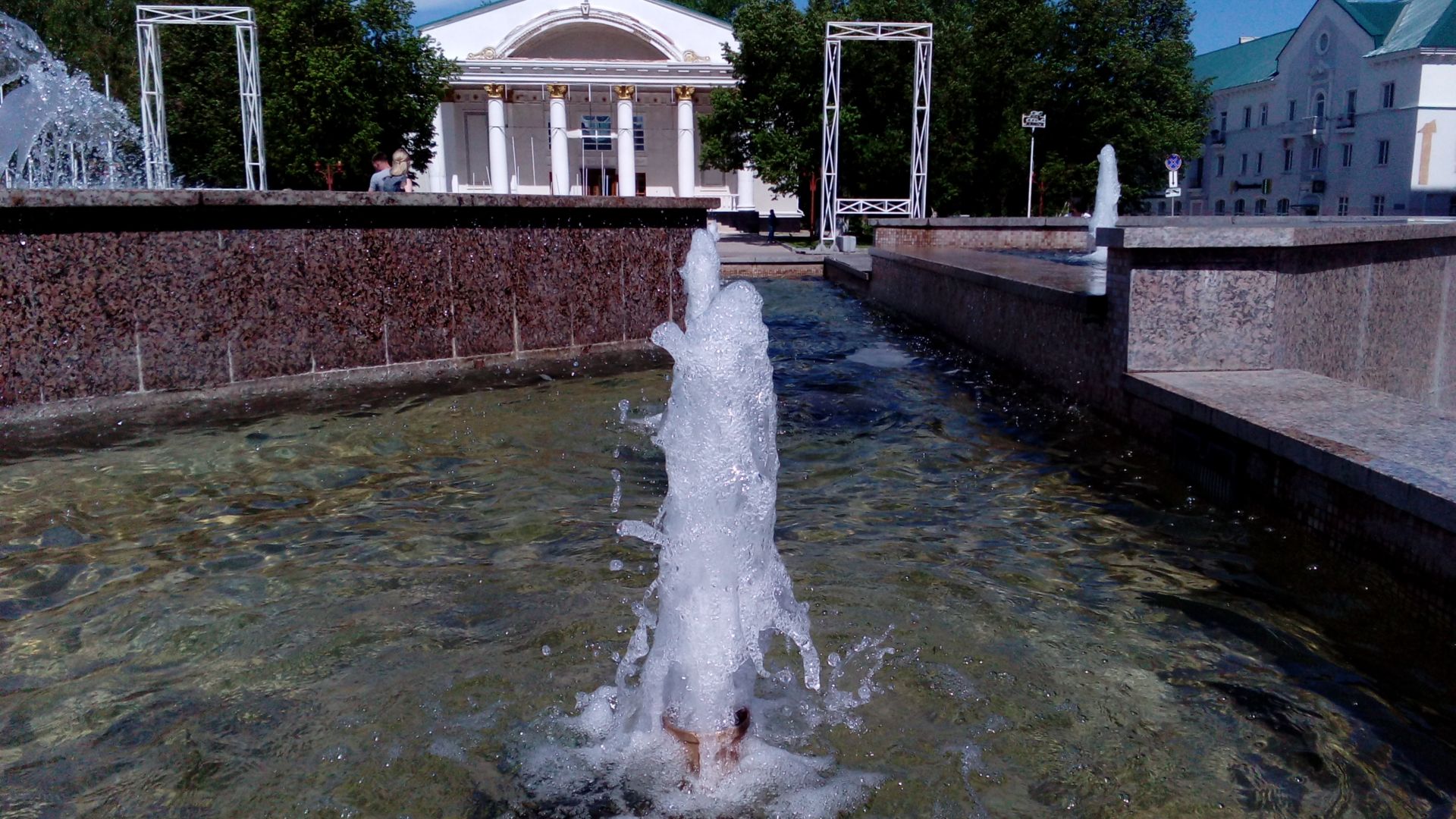 В Бугульме начал работать светомузыкальный фонтан