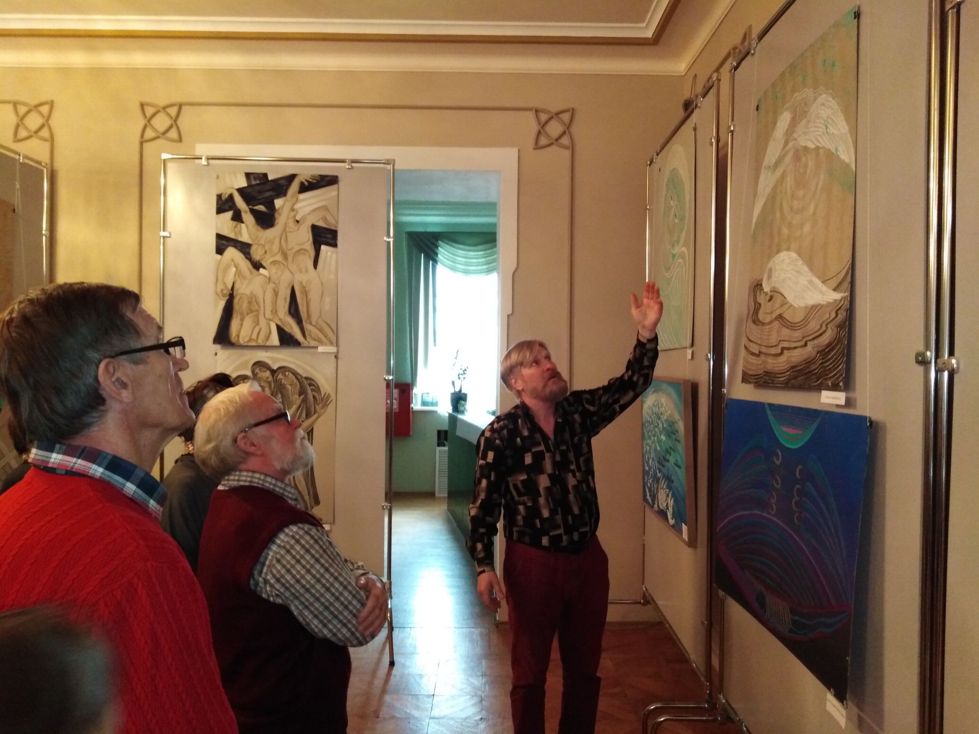 В преддверии 9 мая в центре татарской культуры состоялось открытие персональной выставки картин Анатолия Пашина
