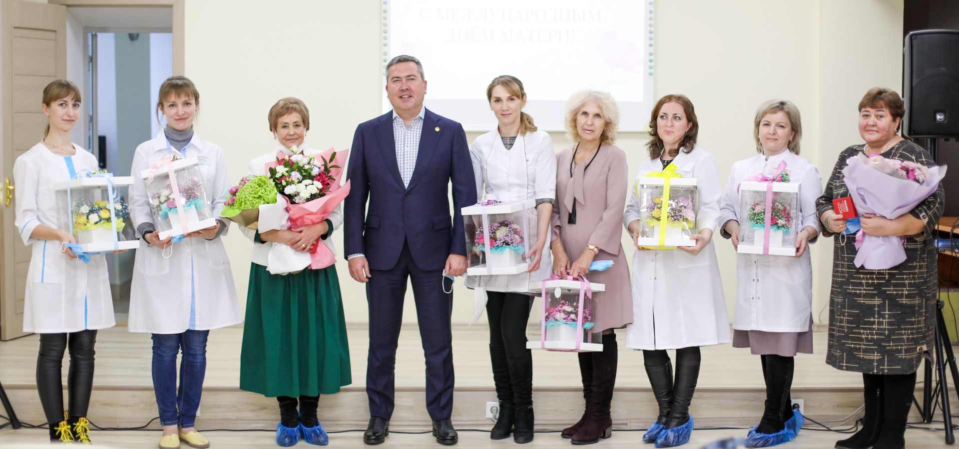 Бөгелмәдә Әниләр көненә багышлап, медицина хезмәткәрләрен хөрмәтләү тантанасы үтте