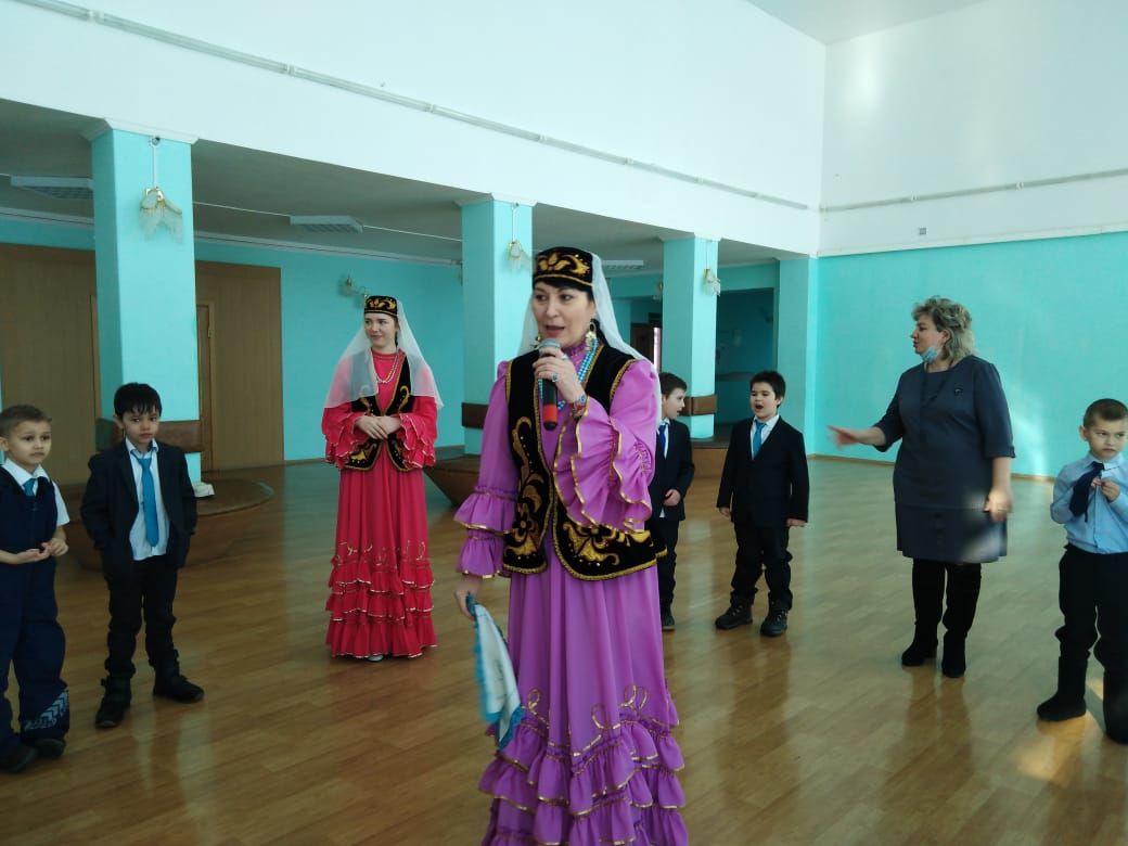 Бугульминские ребята узнали, зачем в татарской избе сапоги с самоваром дружат