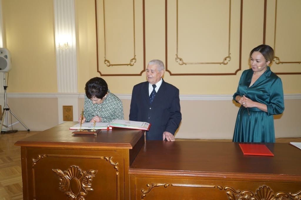 Изумрудный юбилей супружеской жизни отметила чета Хасановых Касыма Сабирзяновича и Дилары Зиганшовны