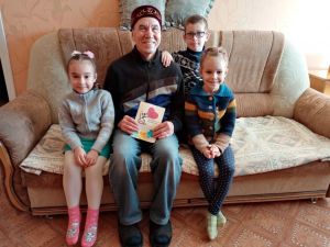Дошкольники из Бугульмы навестили пожилых людей с ОВЗ