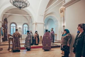 Епископ Мефодий совершил Всенощное бдение в Казанско-Богородицком монастыре