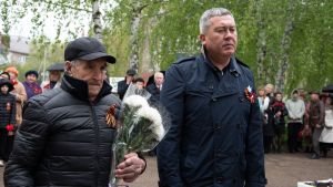 В Бугульме возложили цветы к Стеле Героя Советского Союза Газинура Гафиатуллина