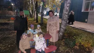 «Стань заметнее!»: дошколята Бугульмы и студия «Zебра» провели яркий флешмоб по безопасности