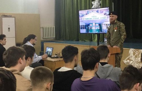 В Бугульме участник СВО Руслан Мингазов встретился со студентами колледжа