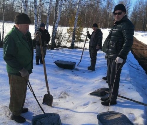 В Бугульме почернили снег ради раннего лета