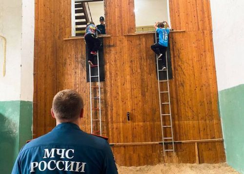 Юные бугульминцы познакомились с профессией спасателя