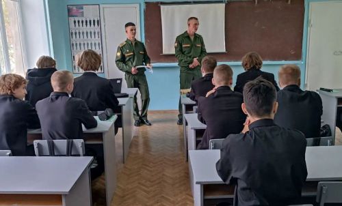 Бугульминские школьники встретились с курсантами военного училища