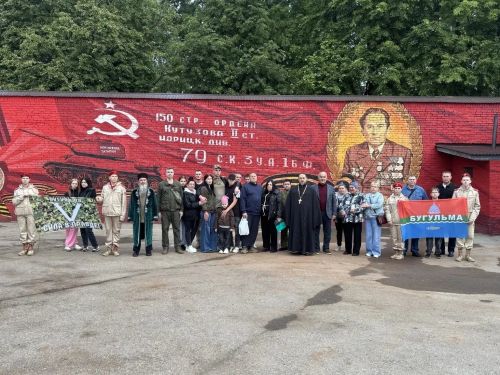 В Бугульме проводили на службу троих контрактников