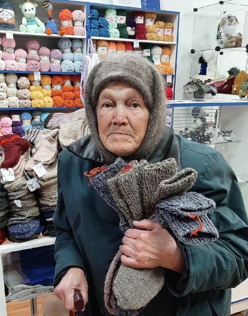 Бугульминки связали около 1400 пар теплых носков для бойцов СВО