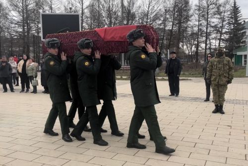 Жители Бугульмы проводили в последний путь погибшего на СВО старшего матроса