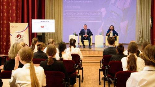 Линар Закиров провел урок обществознания в рамках Всероссийской акции «Поделись своим Знанием»