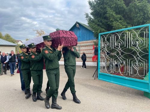 Жители Бугульмы простились с погибшим в СВО Миндубаевым Фархадом