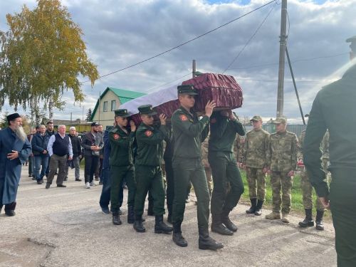 Жители Бугульмы простились с погибшим в СВО Миндубаевым Фархадом