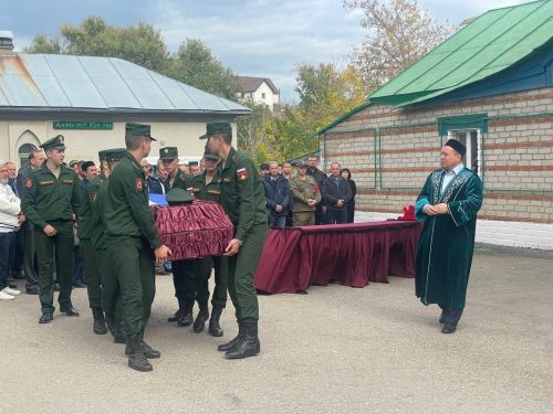 Жители Бугульмы простились с погибшим в СВО Миндубаевым Фархадом