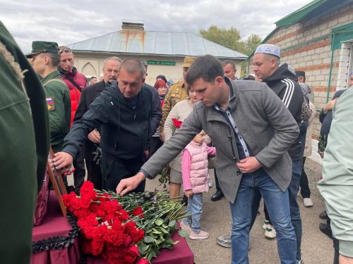 Жители Бугульмы простились с погибшим в СВО Миндубаевым Фархадом