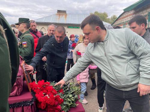 Жители Бугульмы простились с погибшим в СВО Миндубаевым Фархадом