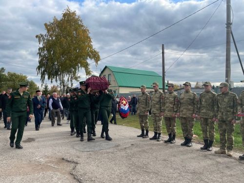 Жители Бугульмы простились с погибшим в СВО Миндубаевым Фархадом