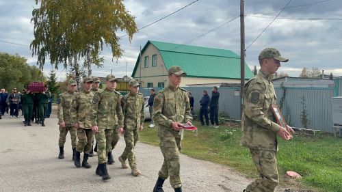 Жители Бугульмы простились с погибшим в СВО Миндубаевым Фархадом