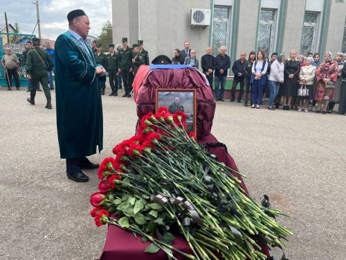 Жители Бугульмы простились с погибшим в СВО Миндубаевым Фархадом