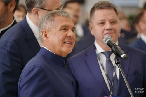 Раис Татарстана встретился с членами Молодежного совета стран БРИКС в Доме Правительства РТ