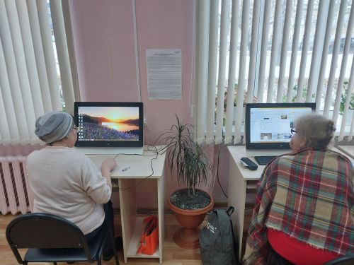 В Бугульме пенсионеров научили записываться к врачу при помощи Интернета