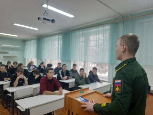 Сотрудники военного комиссариата Бугульмы встретились со студентами