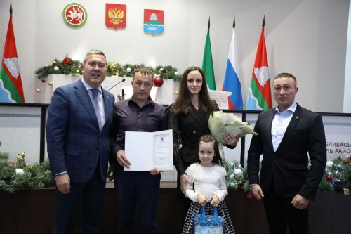 Жителей Бугульмы отметили за активное участие в организации помощи участникам СВО и их семьям