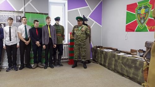 В Бугульму привезли передвижной музей истории пограничных войск