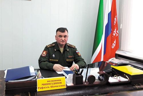 Военный комиссар Бугульминского района Рафаэль Миннетдинов поздравил мужчин с 23 Февраля