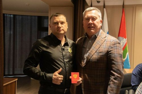 Линар Закиров вручил медаль бугульминцу «За помощь фронту»