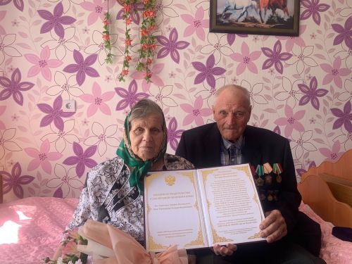 Супружескую пару из Бугульмы поздравили с годовщиной свадьбы