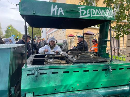 Для бугульминцев подготовили полевую кухню и театральное представление