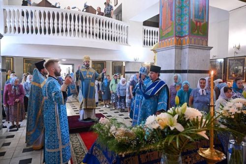 В Казанском соборе Бугульмы совершили литургию в праздник Успения Пресвятой Богородицы
