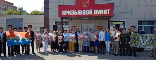 Семьям пяти погибших участников СВО из Бугульмы передали награды