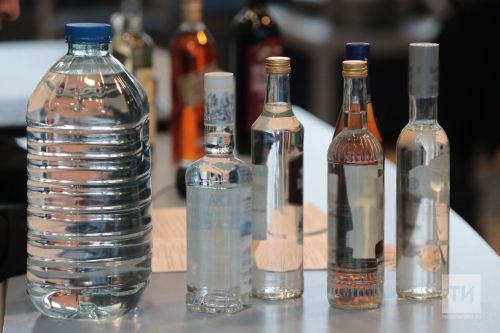У бугульминца нашли восемь литров спиртного без маркировки
