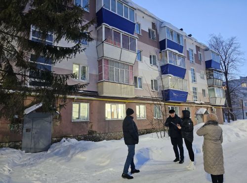 В Бугульме проводятся рейды по очистке крыш и дворов от снега