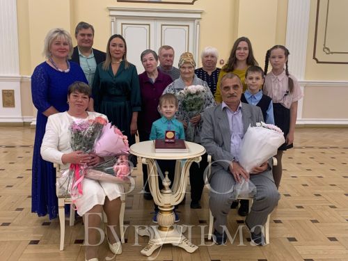 Бугульминцы торжественно отметили 35-ю годовщину свадьбы