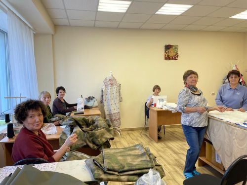 Бугульминки продолжают пошив вещей для бойцов СВО