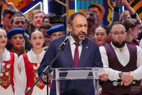 Алексей Песошин лично вручил Гран-при финалисту фестиваля «Безнен заман» в «Пирамиде»