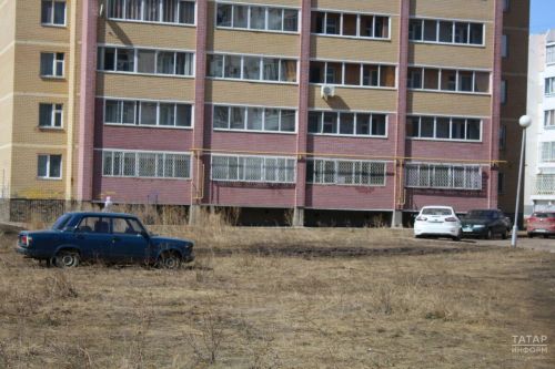 За парковку машины на газоне водителя ждет штраф до 5 тыс. рублей – автоюрист