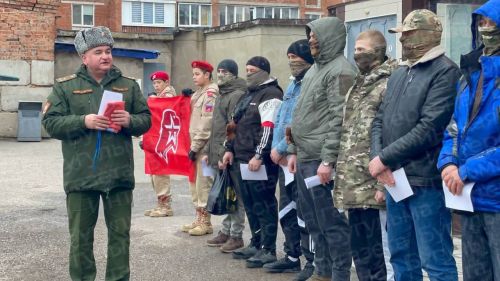 Девять добровольцев из разных регионов России отправились из Бугульмы на службу в Африку