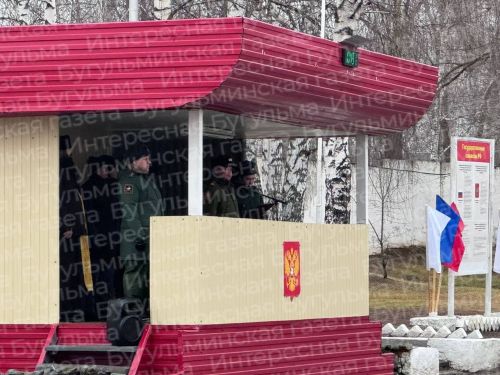 Бугульминская делегация поддержала подшефную часть в Удмуртии на торжественной присяге
