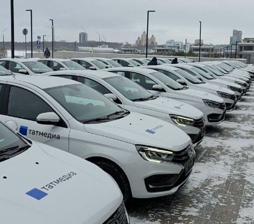 Рустам Минниханов вручил новый служебный автомобиль Бугульминскому филиалу АО «Татмедиа»