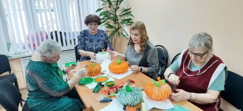Бугульминцы создали необычные интерьерные украшения
